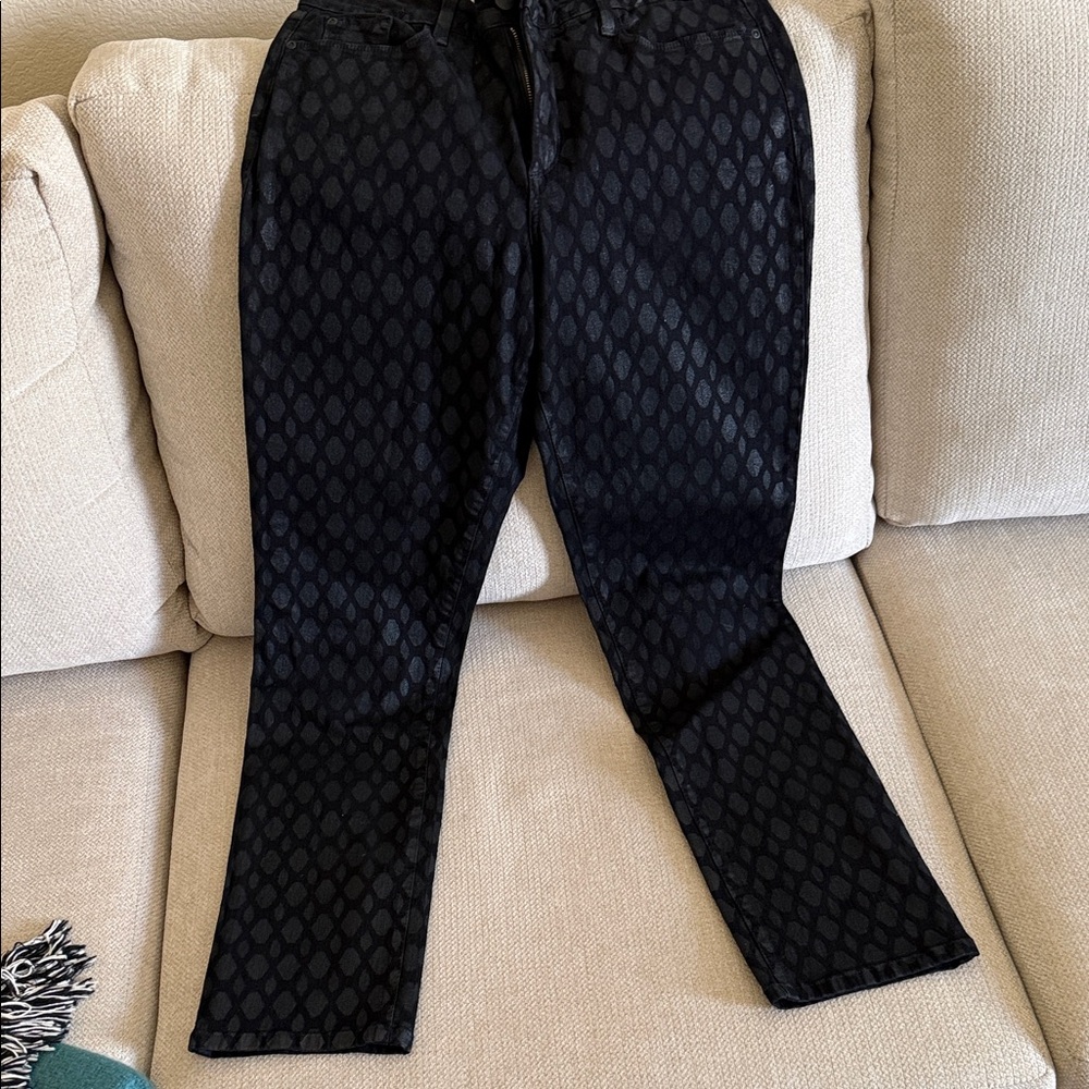 Women Black Textured Slim Stretch denim